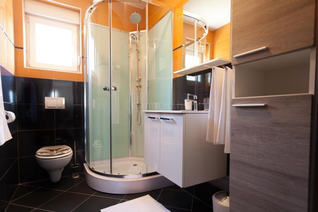 Uvala Soline villa esclusiva con 6 appartamenti, piscina e vista mare!