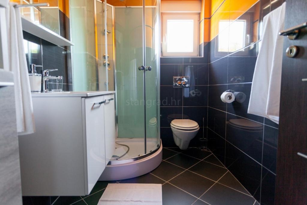 Uvala Soline villa esclusiva con 6 appartamenti, piscina e vista mare!