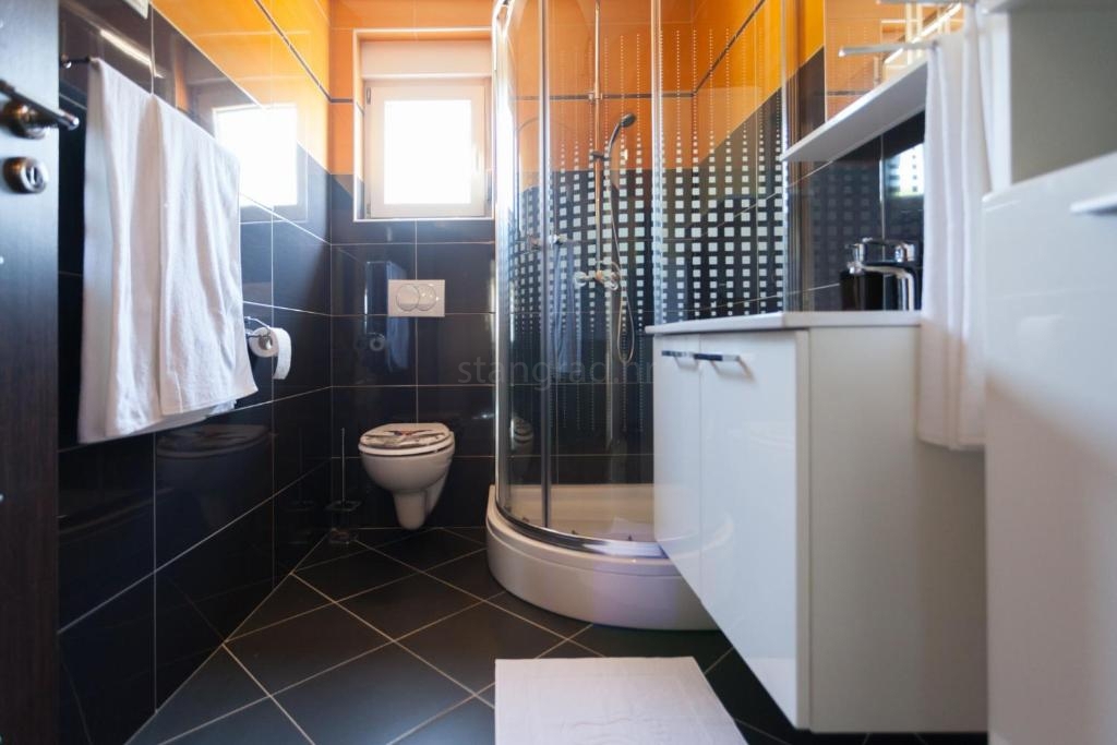 Uvala Soline villa esclusiva con 6 appartamenti, piscina e vista mare!