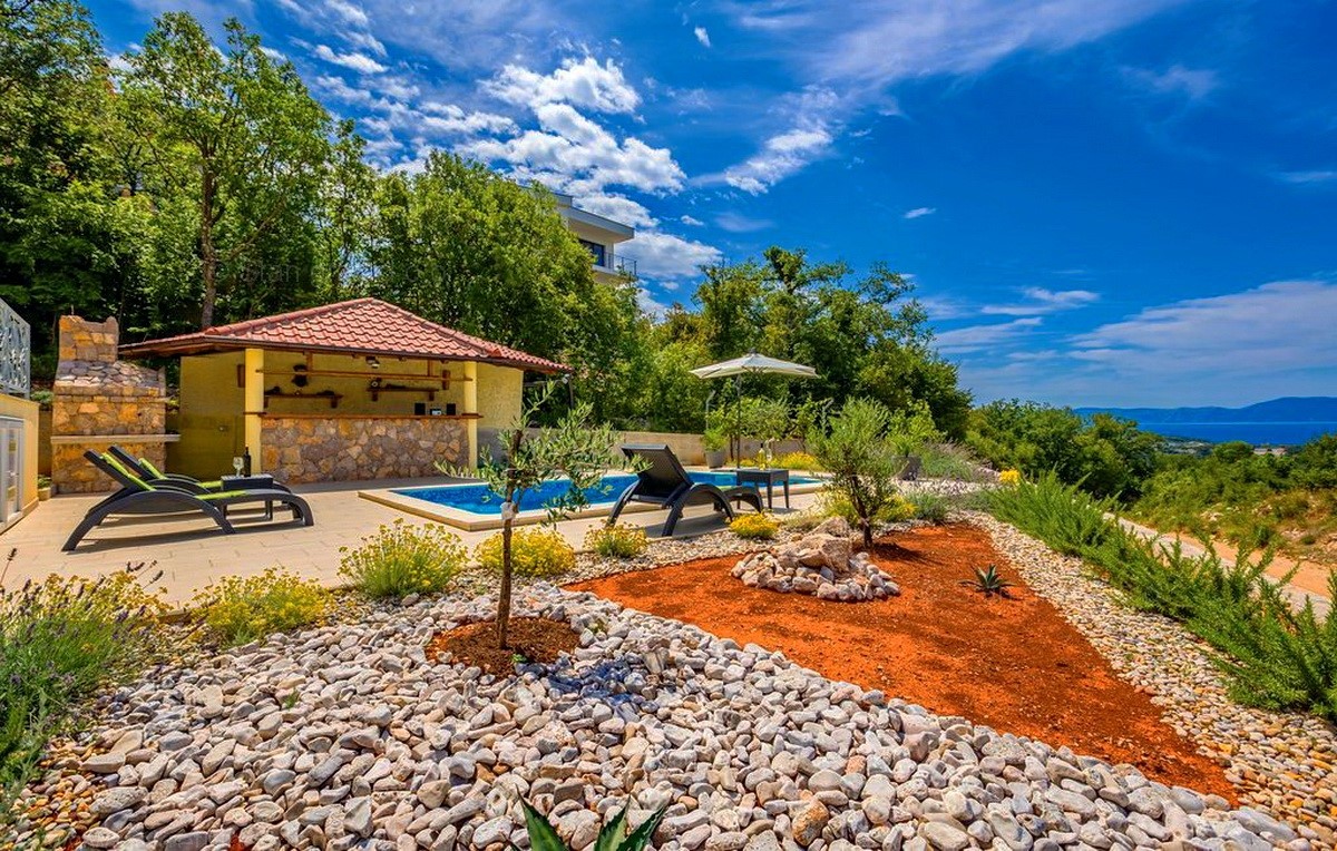 Omisalj, una nuova casa con piscina! 2 appartamenti con vista mare!