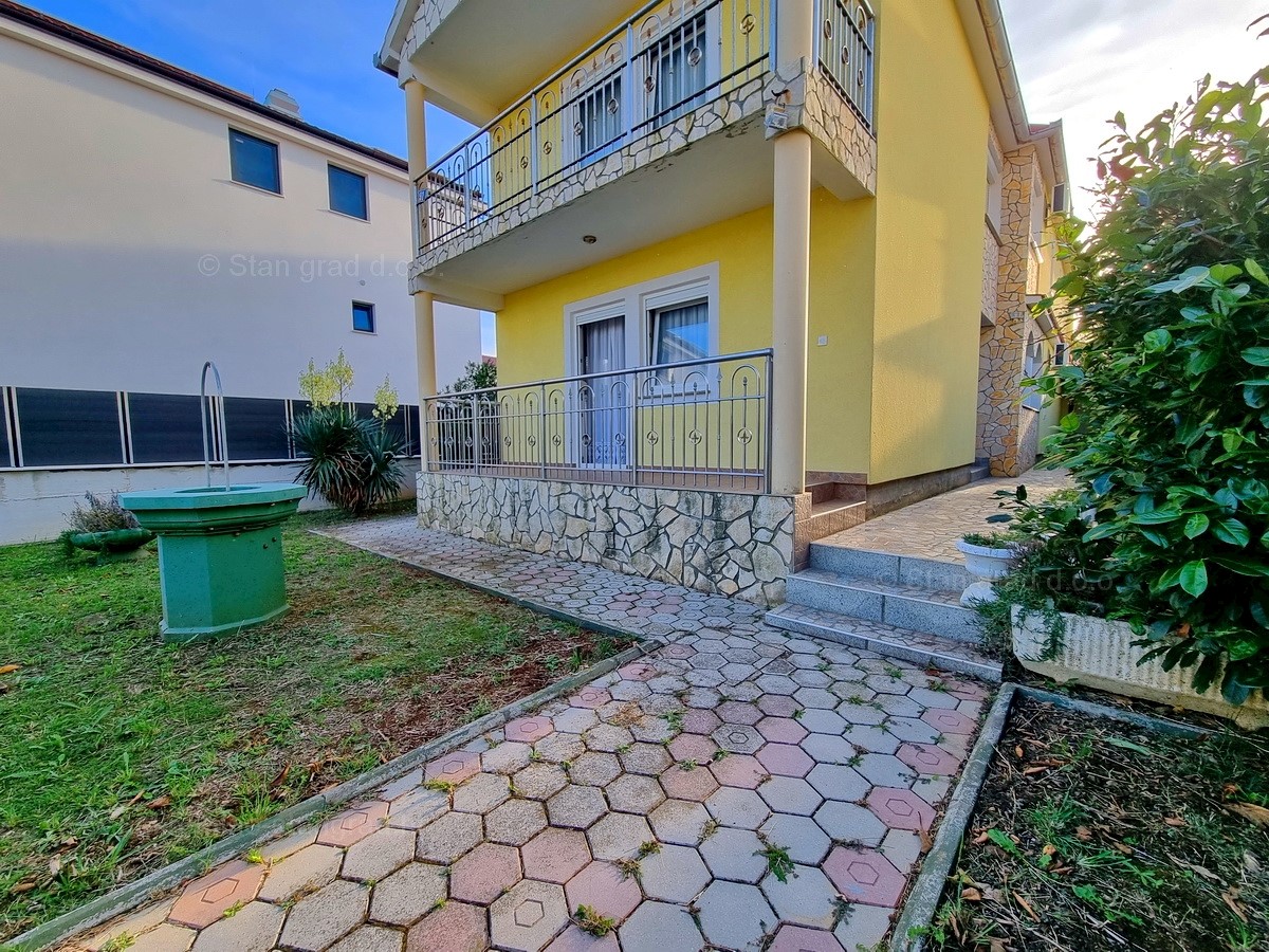 Šilo, casa indipendente con 5 appartamenti in una posizione tranquilla !!