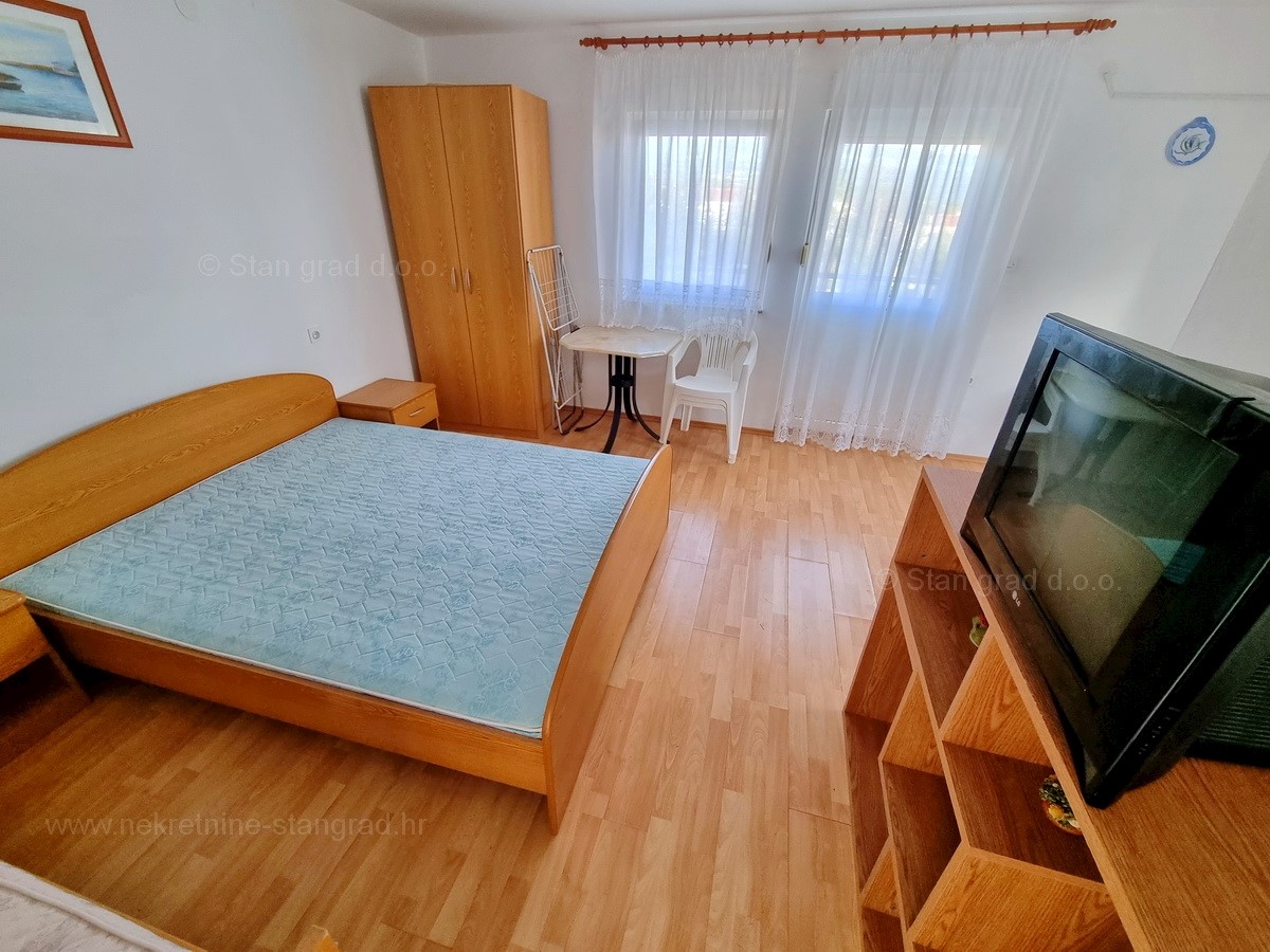 Šilo, casa indipendente con 5 appartamenti in una posizione tranquilla !!