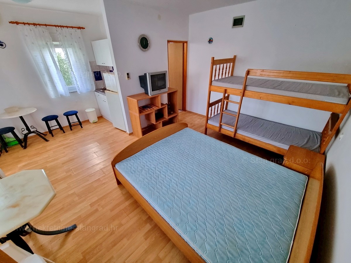 Šilo, casa indipendente con 5 appartamenti in una posizione tranquilla !!