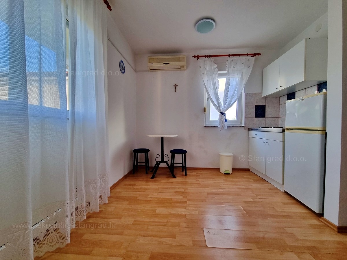 Šilo, casa indipendente con 5 appartamenti in una posizione tranquilla !!