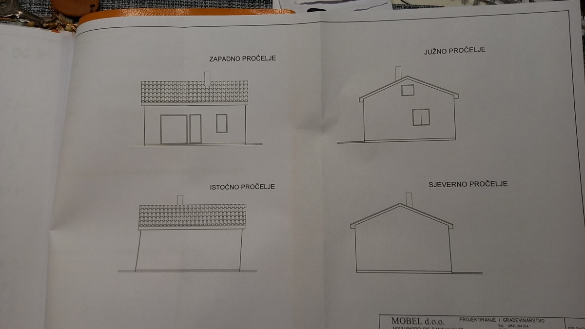 Zona di Crikvenica, due case unifamiliari con piscina in posizione tranquilla, IN VENDITA!