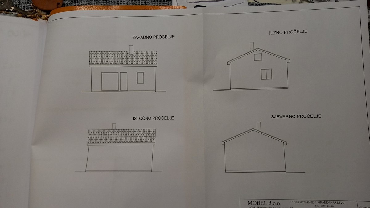 Zona di Crikvenica, due case unifamiliari con piscina in posizione tranquilla, IN VENDITA!