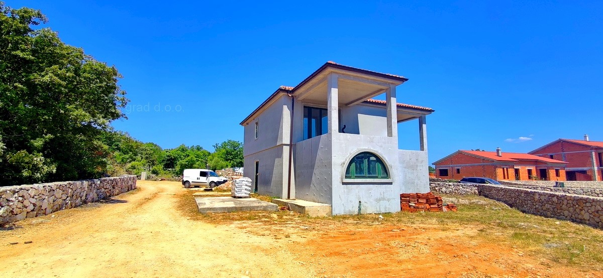 Krk, dintorni, casa rustica con piscina in posizione tranquilla, IN VENDITA!