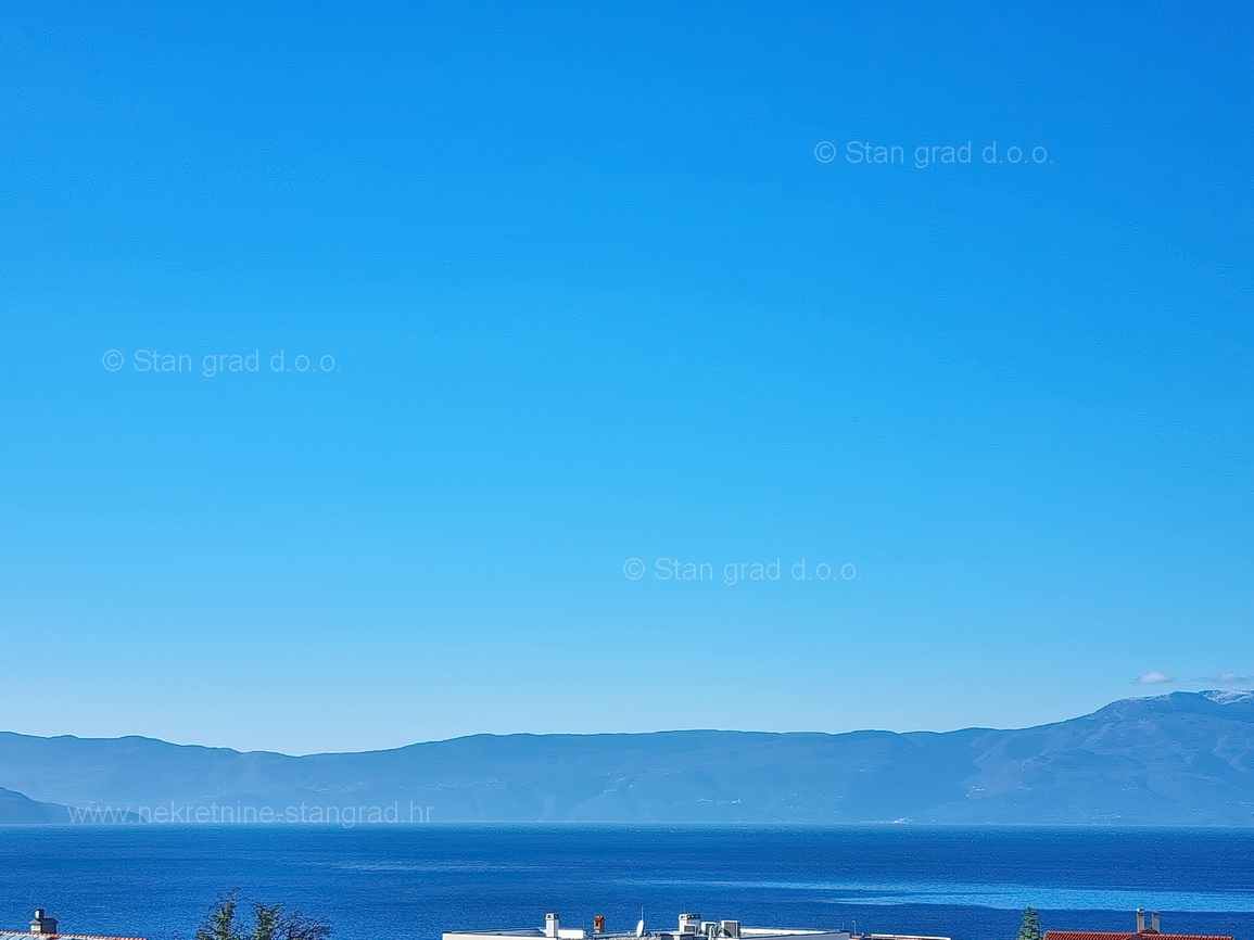 Njivice, terreno edificabile con vista sul mare!