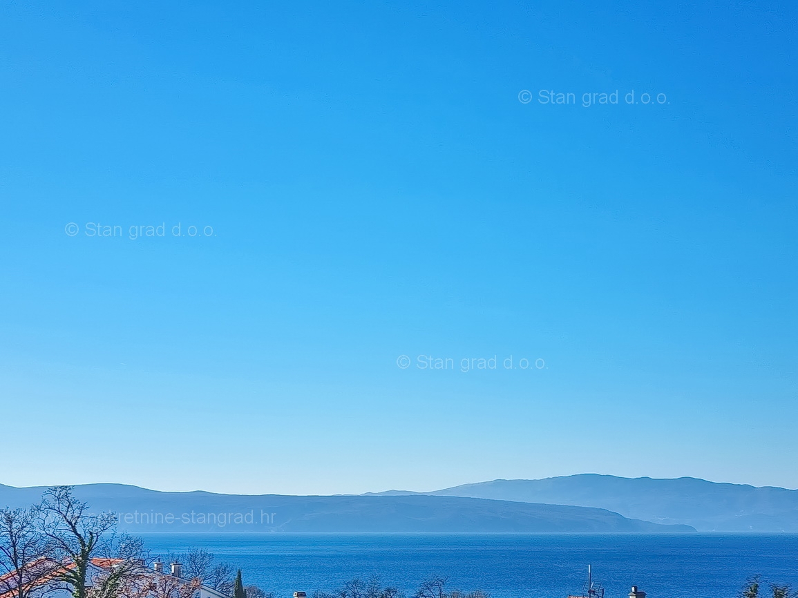 Njivice, terreno edificabile con vista sul mare!