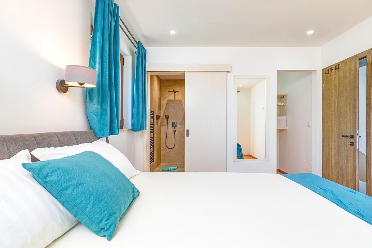 Krk, dintorni, moderna casa bifamiliare in una posizione tranquilla!