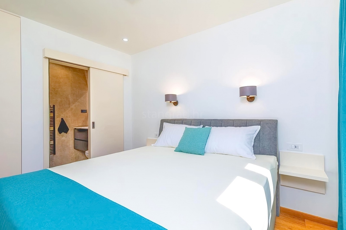 Krk, dintorni, moderna casa bifamiliare in una posizione tranquilla!