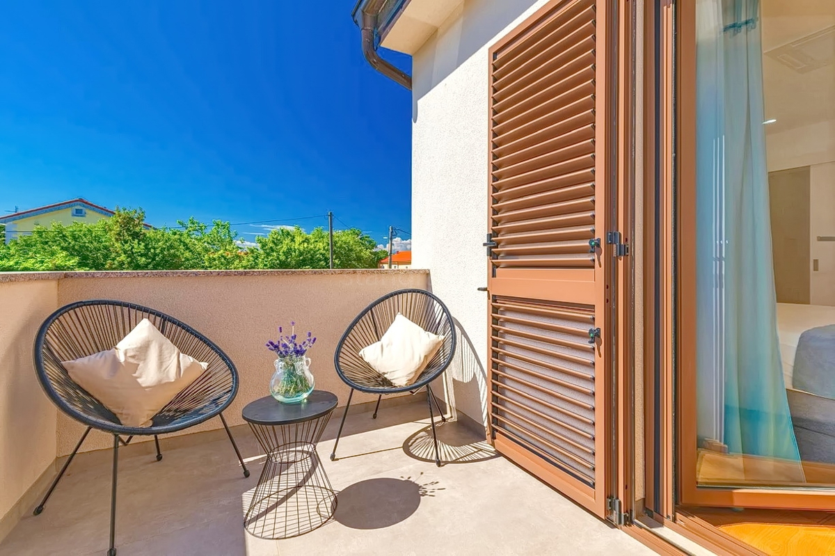 Krk, dintorni, moderna casa bifamiliare in una posizione tranquilla!