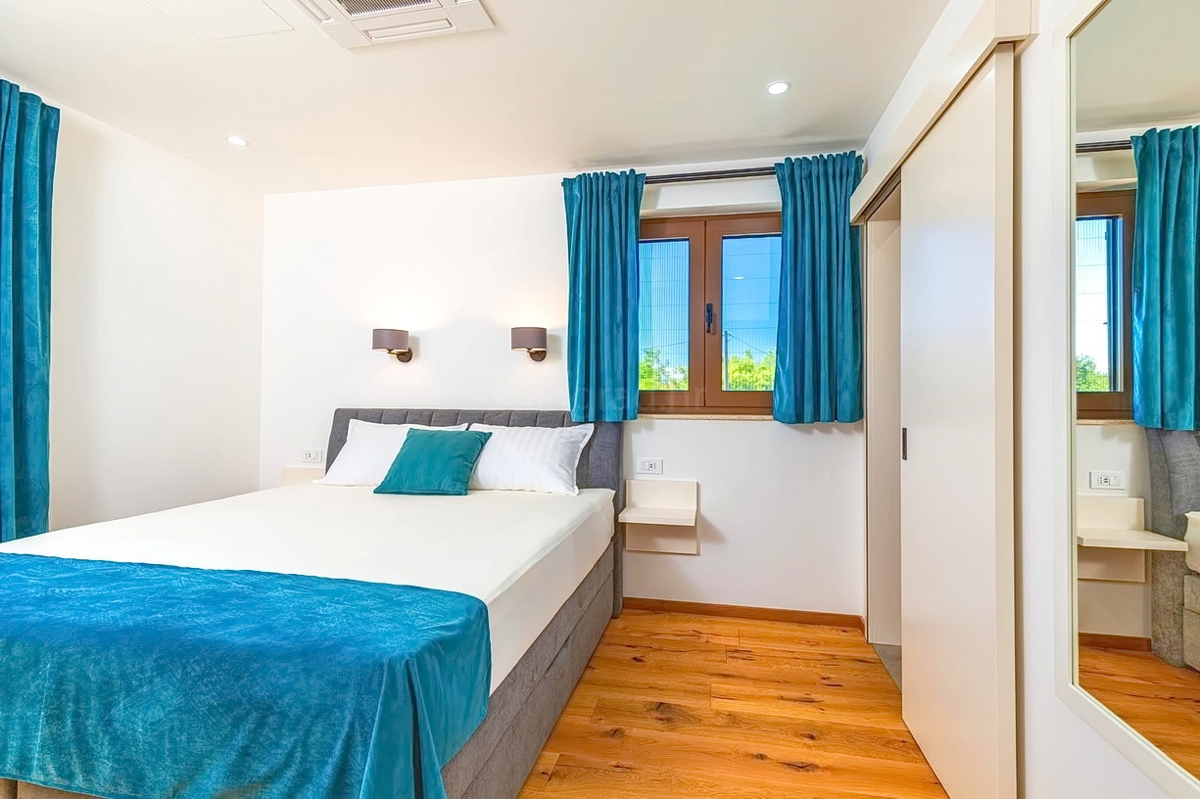 Krk, dintorni, moderna casa bifamiliare in una posizione tranquilla!