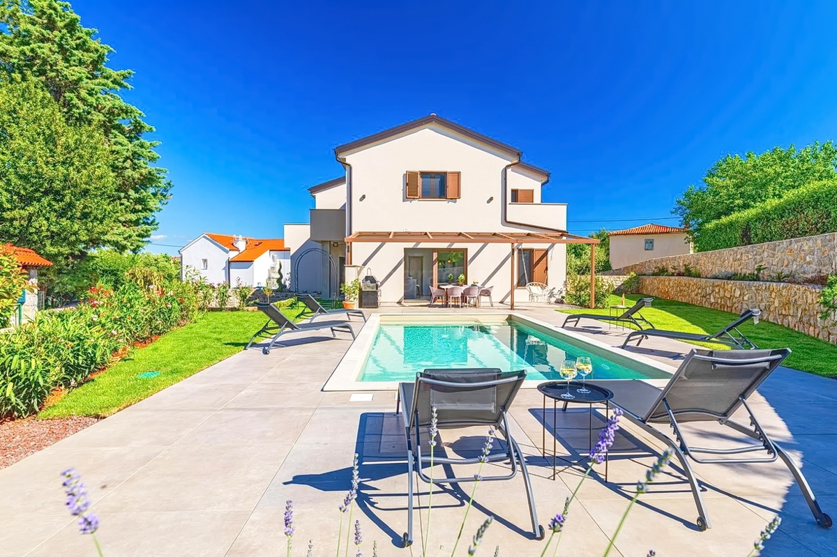 Krk, dintorni, moderna casa bifamiliare in una posizione tranquilla!