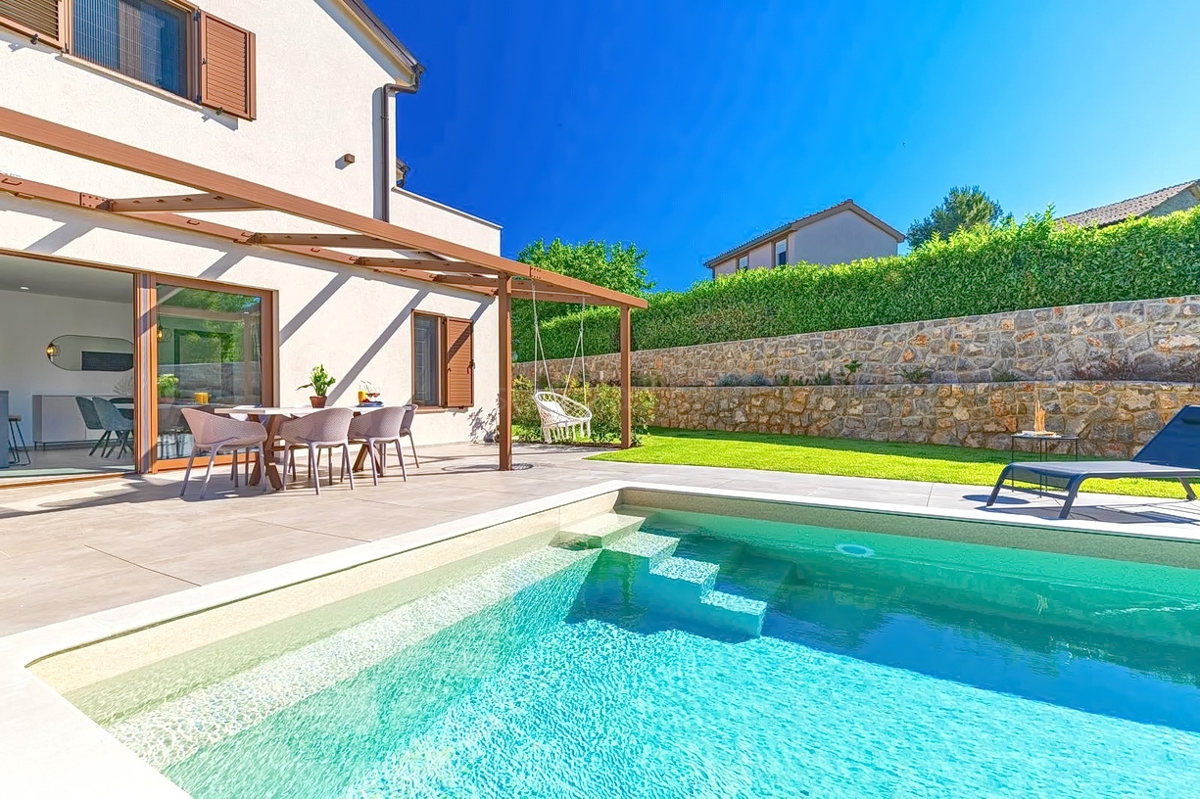 Krk, dintorni, moderna casa bifamiliare in una posizione tranquilla!