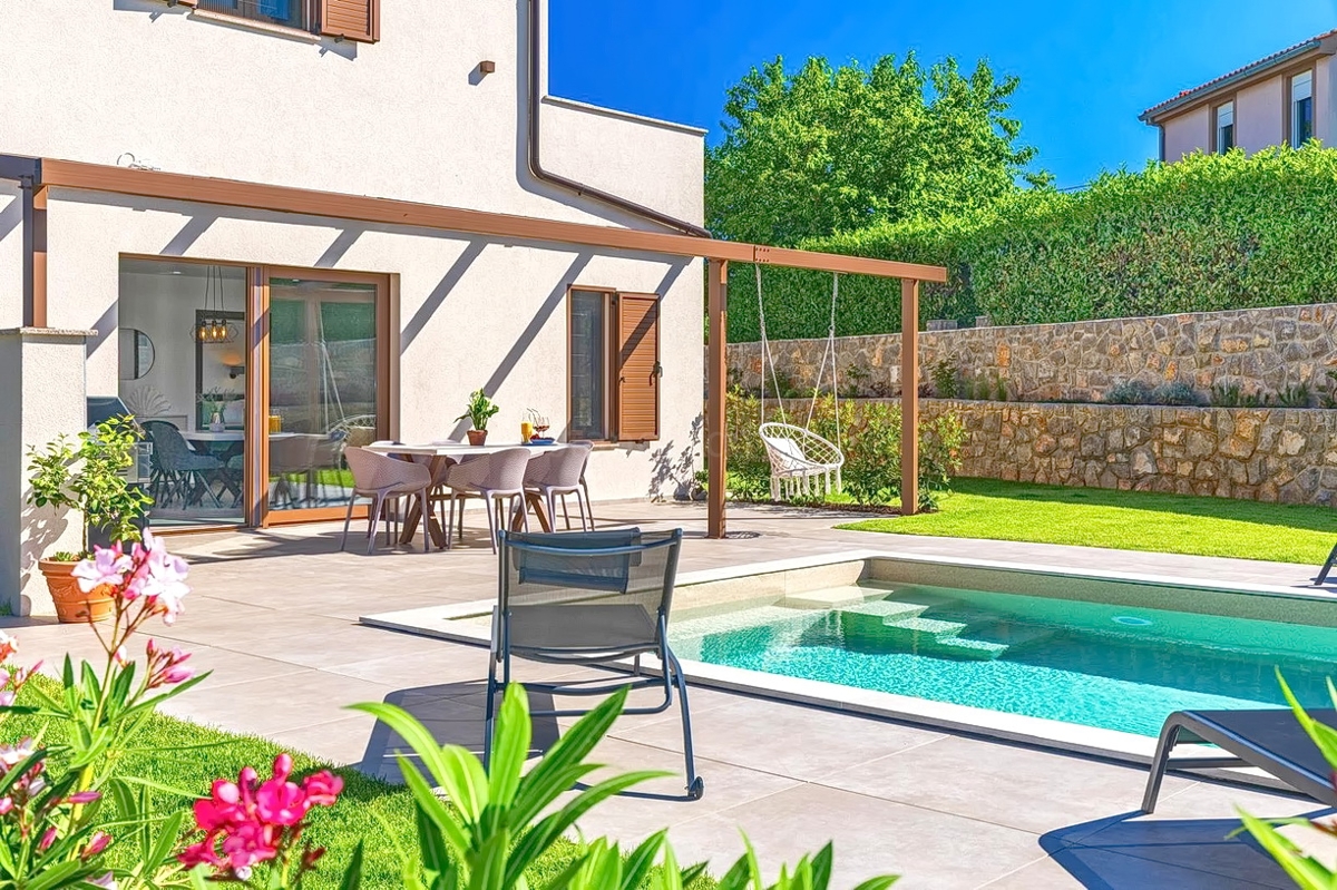 Krk, dintorni, moderna casa bifamiliare in una posizione tranquilla!