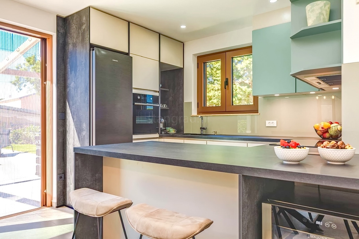 Krk, dintorni, moderna casa bifamiliare in una posizione tranquilla!