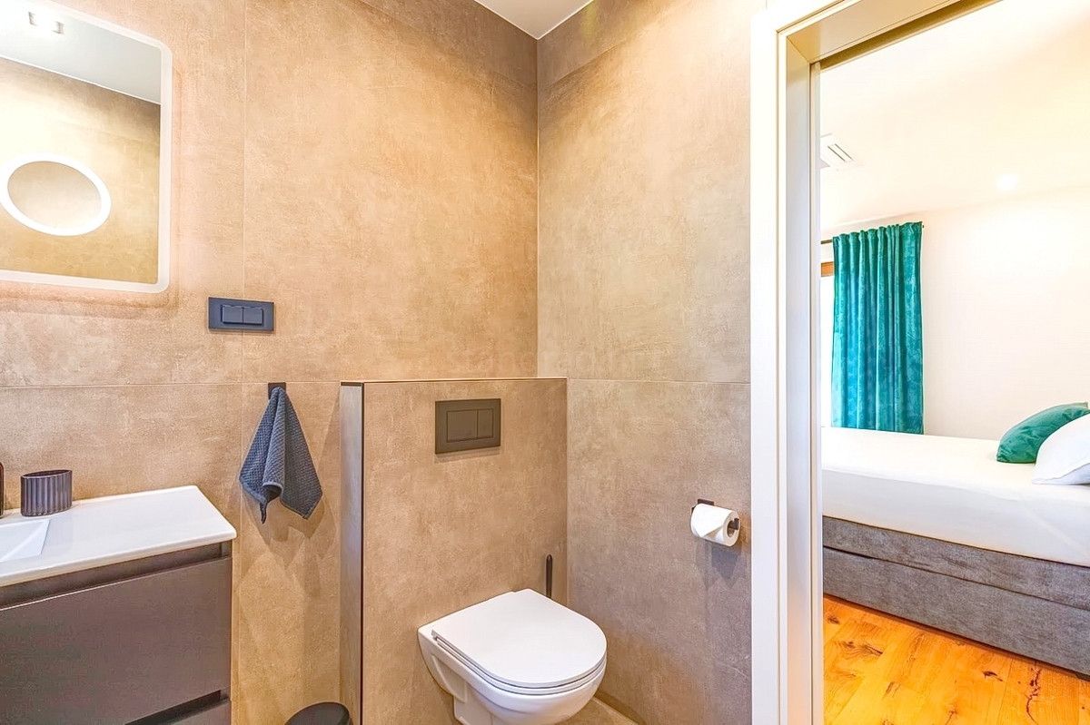 Krk, dintorni, moderna casa bifamiliare in una posizione tranquilla!