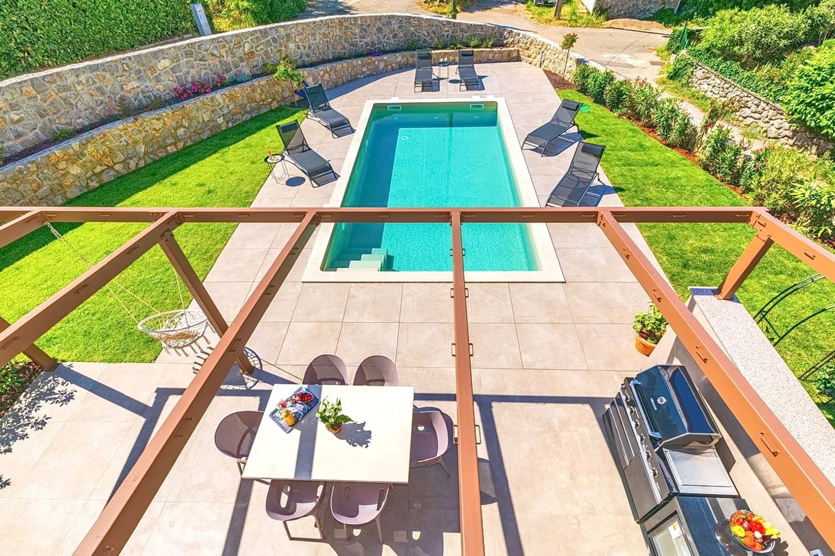 Krk, dintorni, moderna casa bifamiliare in una posizione tranquilla!