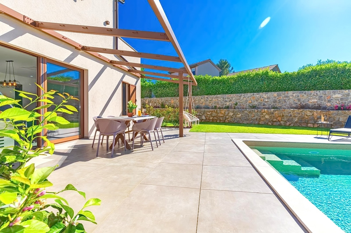 Krk, dintorni, moderna casa bifamiliare in una posizione tranquilla!