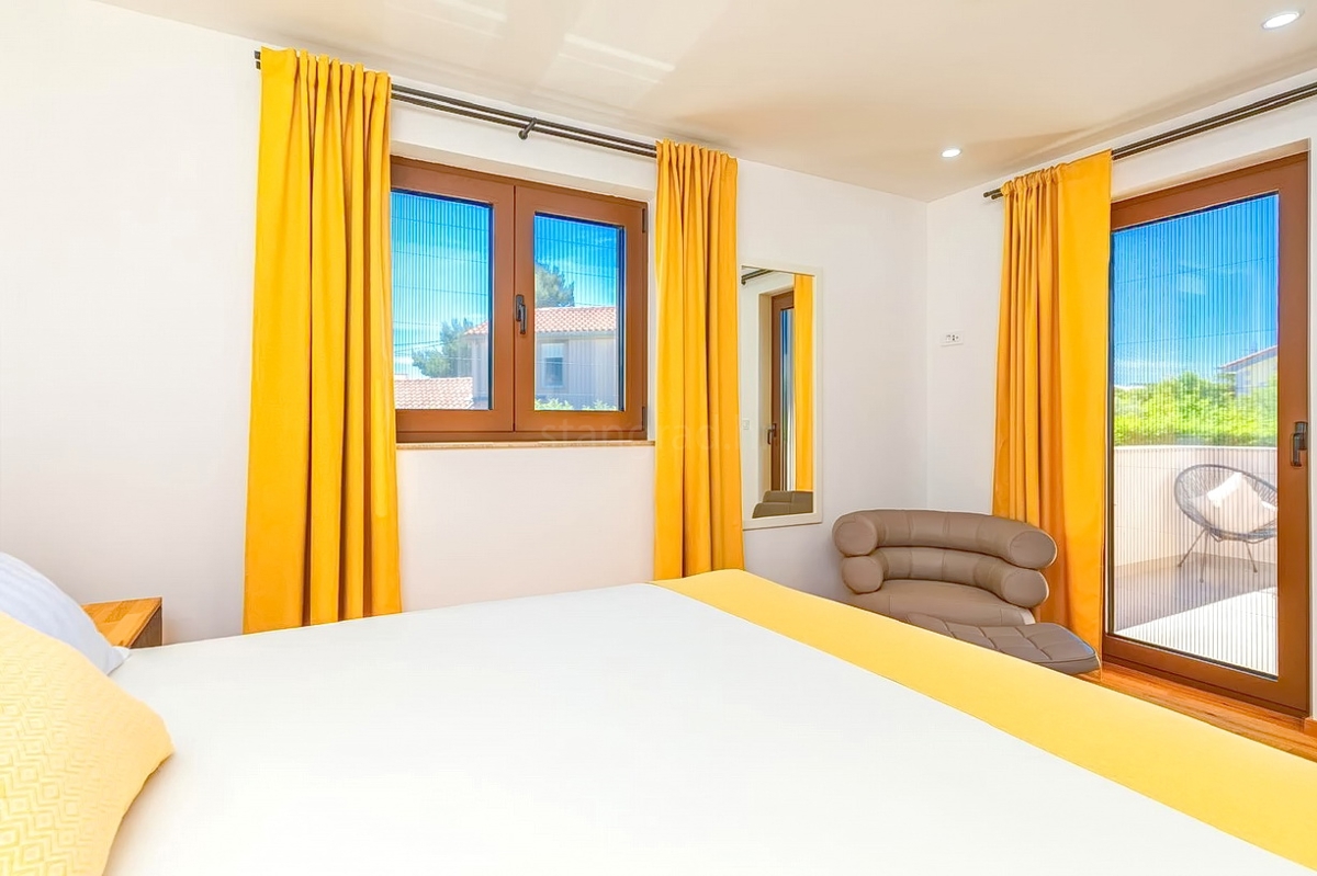 Krk, dintorni, moderna casa bifamiliare in una posizione tranquilla!