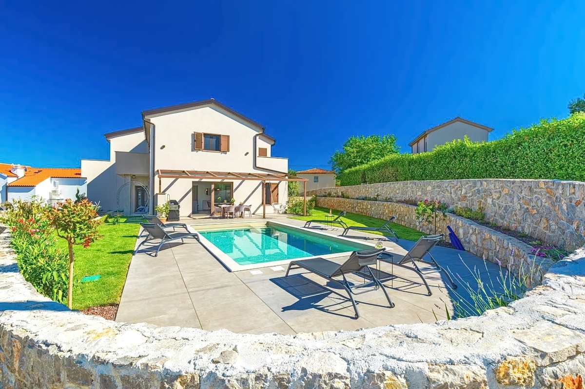 Krk, dintorni, moderna casa bifamiliare in una posizione tranquilla!