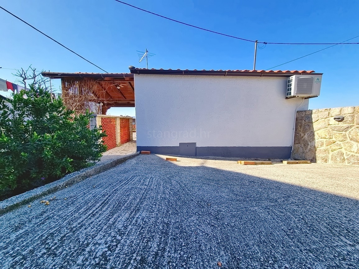 Punat, casa indipendente nelle immediate vicinanze del mare!