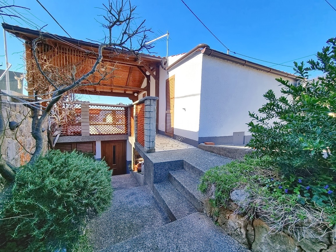 Punat, casa indipendente nelle immediate vicinanze del mare!