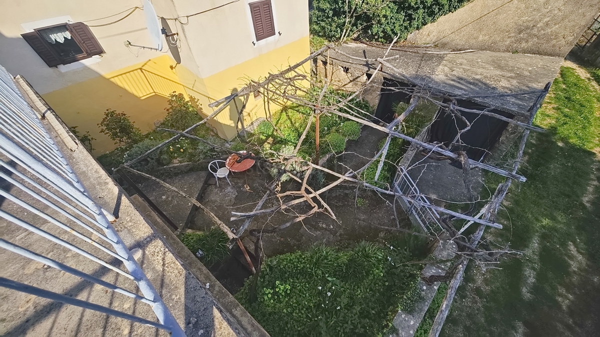 Vrbnik, casa bifamiliare con vista mare!