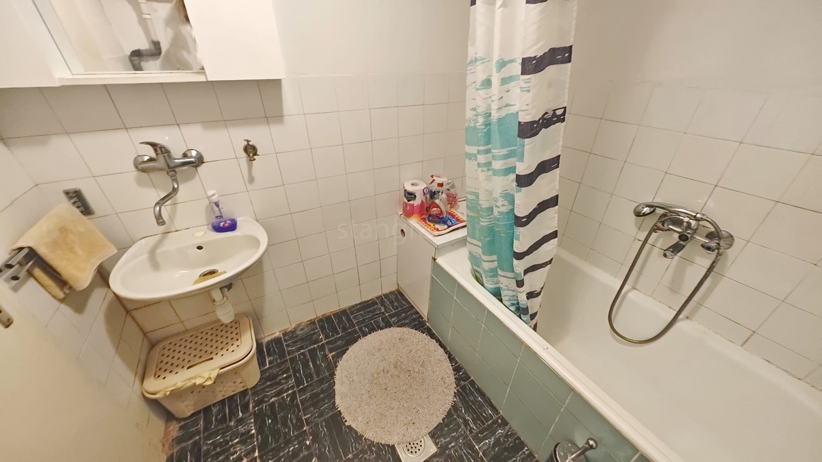 Vrbnik, casa bifamiliare con vista mare!