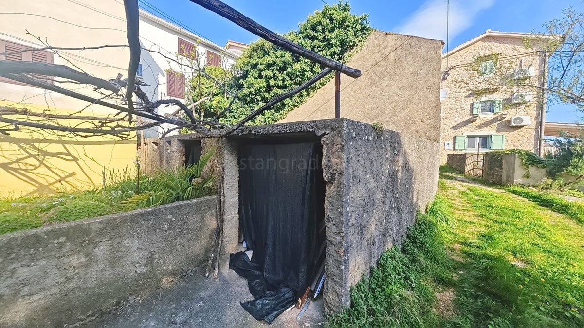 Vrbnik, casa bifamiliare con vista mare!