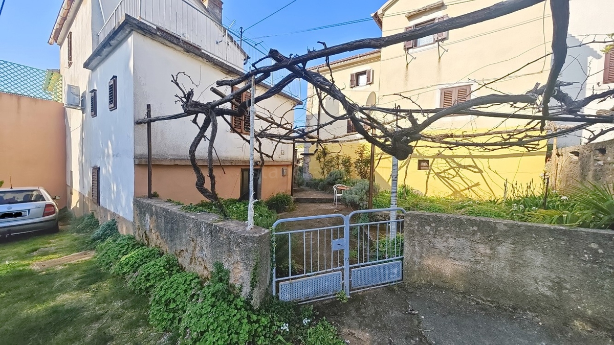 Vrbnik, casa bifamiliare con vista mare!
