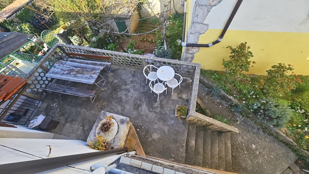Vrbnik, casa bifamiliare con vista mare!