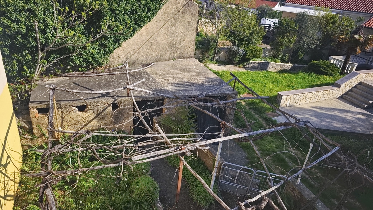 Vrbnik, casa bifamiliare con vista mare!