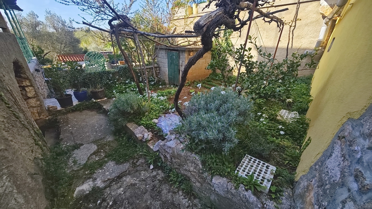 Vrbnik, casa bifamiliare con vista mare!