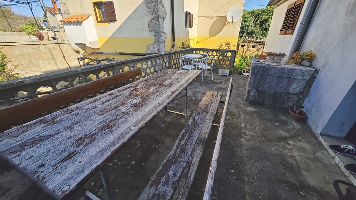 Vrbnik, casa bifamiliare con vista mare!