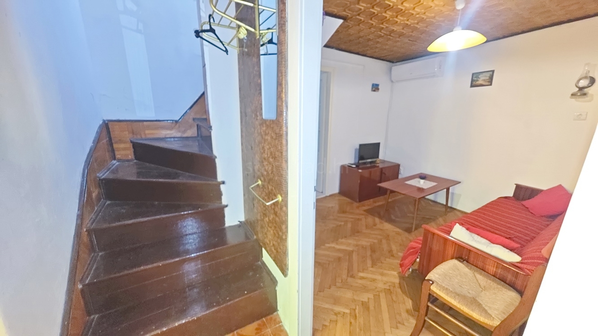 Vrbnik, casa bifamiliare con vista mare!