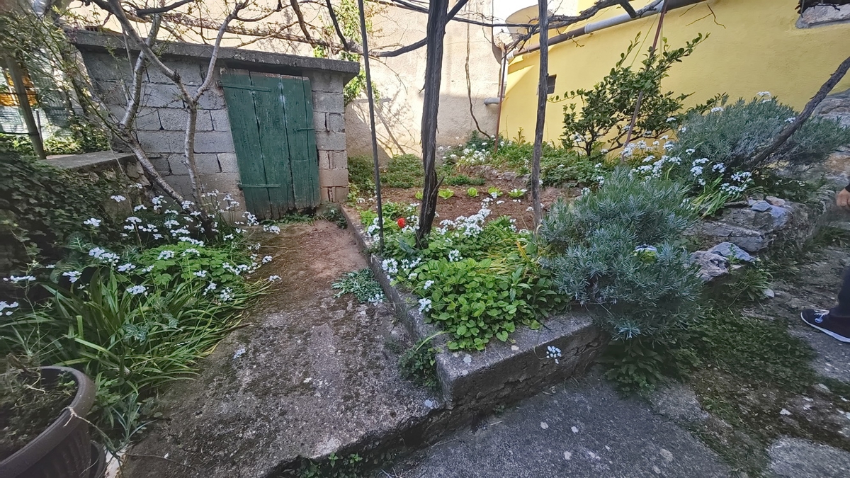 Vrbnik, casa bifamiliare con vista mare!