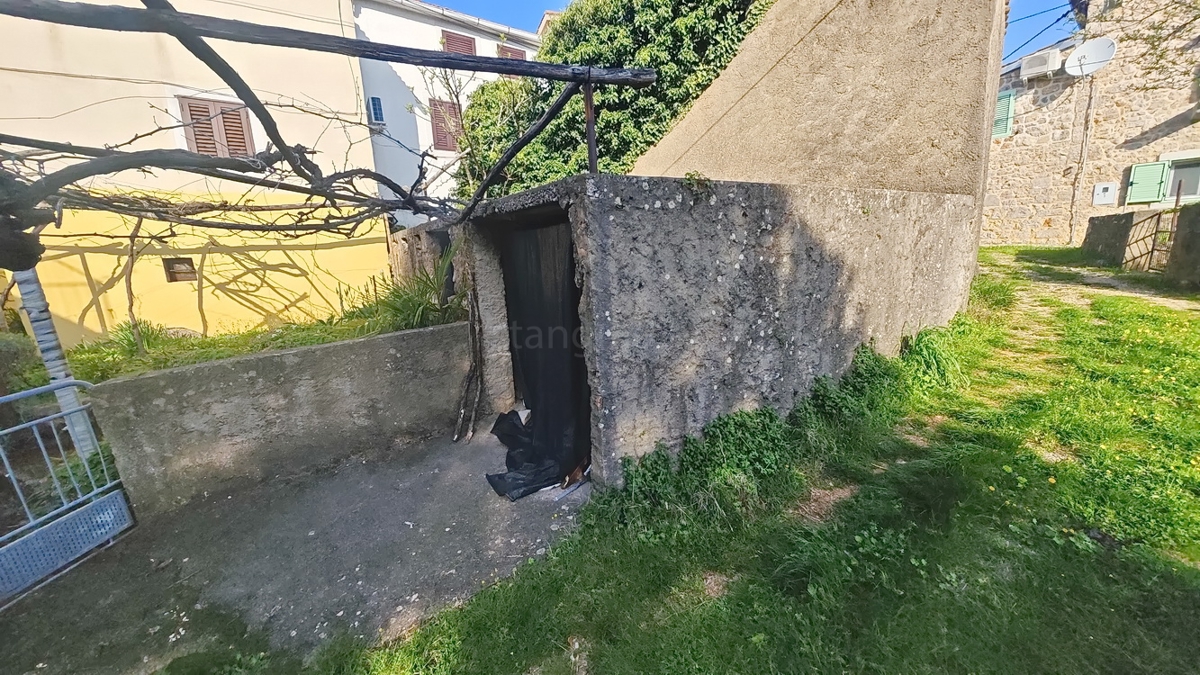 Vrbnik, casa bifamiliare con vista mare!