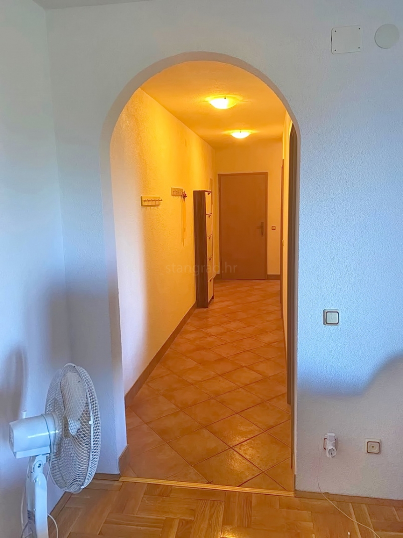 Malinska, confortevole appartamento al piano terra vicino al mare!