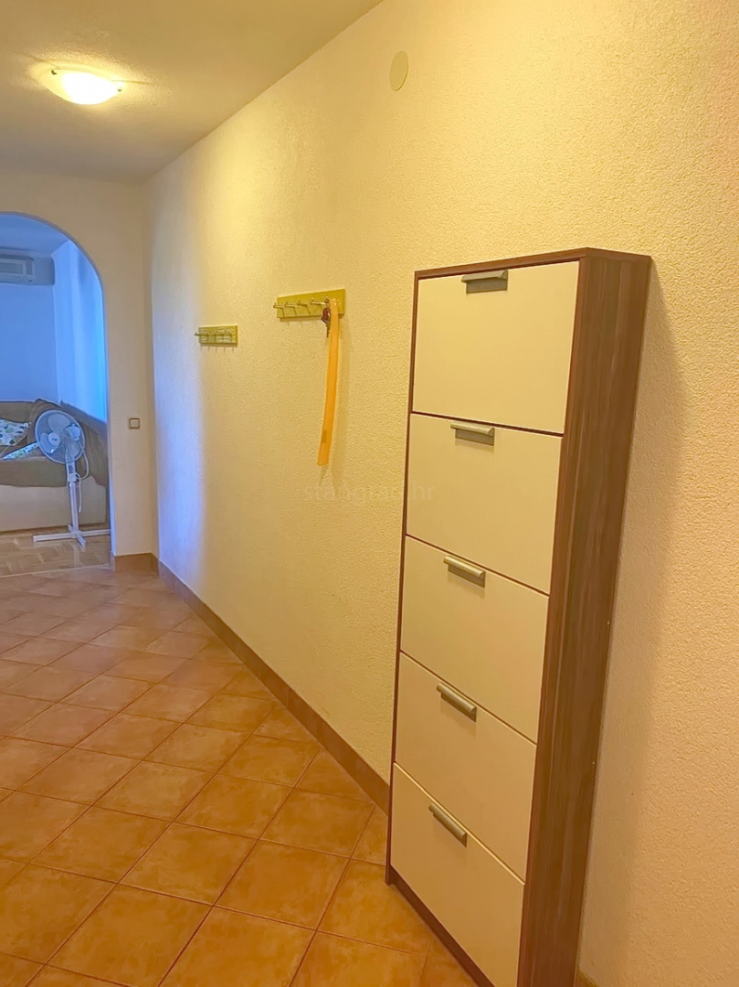 Malinska, confortevole appartamento al piano terra vicino al mare!