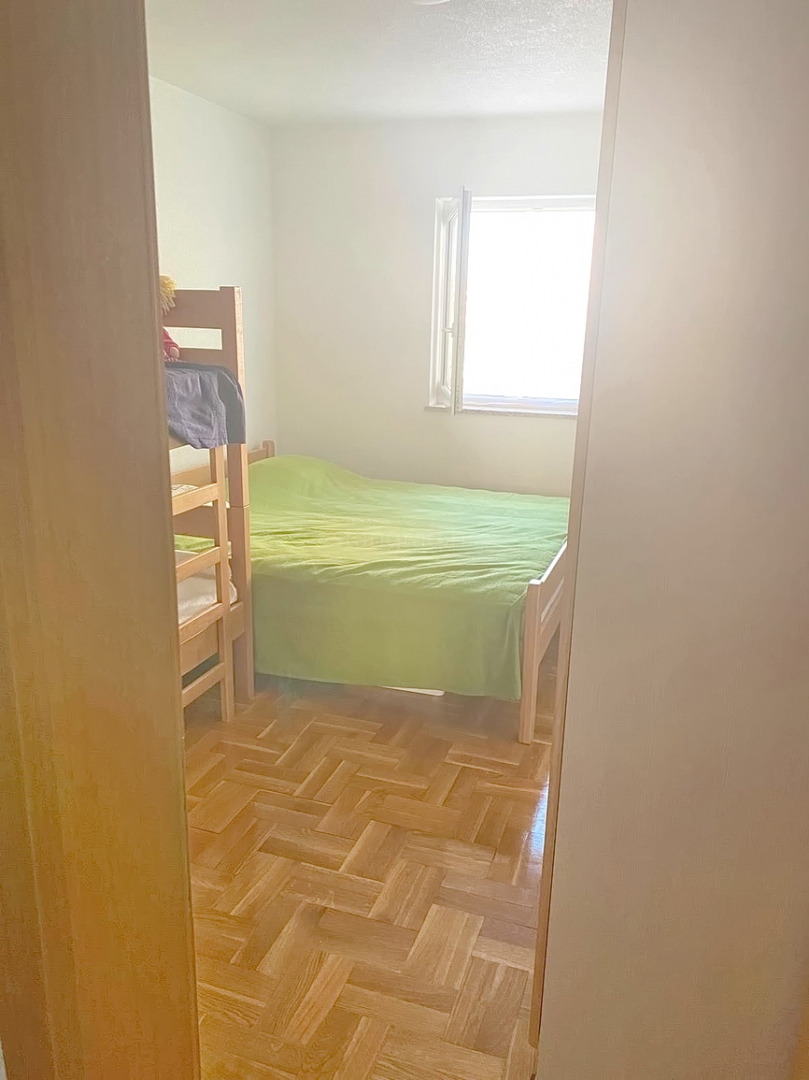 Malinska, confortevole appartamento al piano terra vicino al mare!