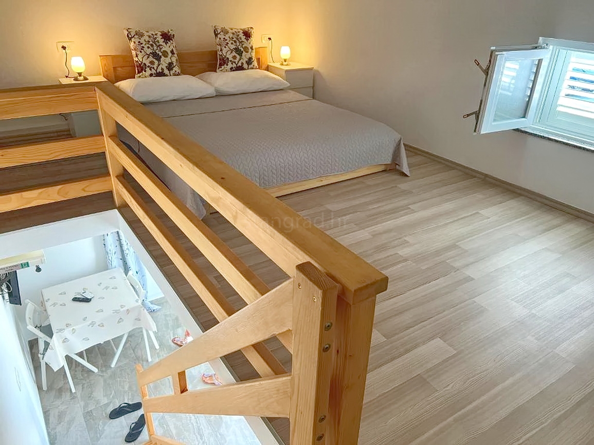 Omišalj, lussuoso edificio residenziale con appartamenti e attico!