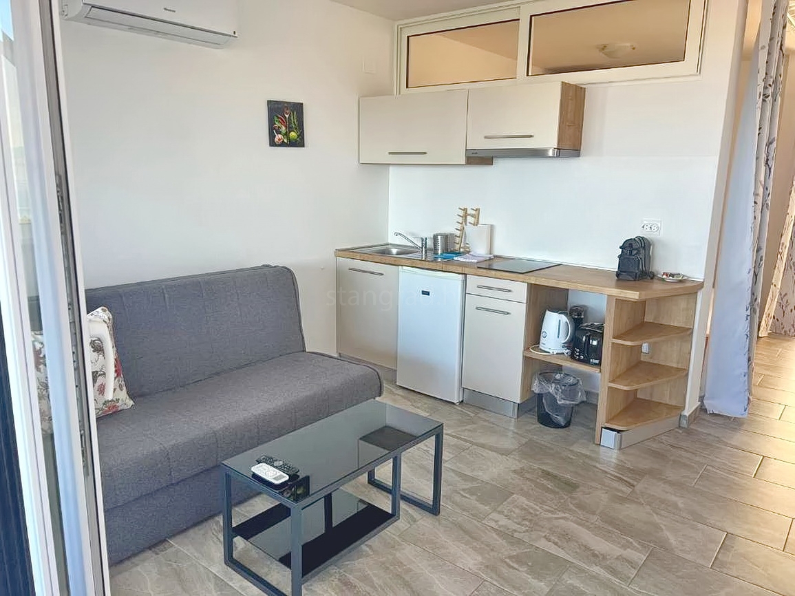 Omišalj, lussuoso edificio residenziale con appartamenti e attico!