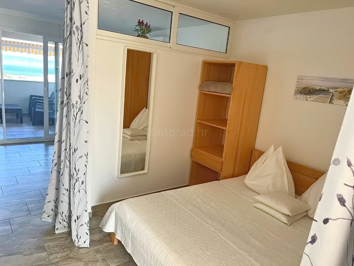 Omišalj, lussuoso edificio residenziale con appartamenti e attico!