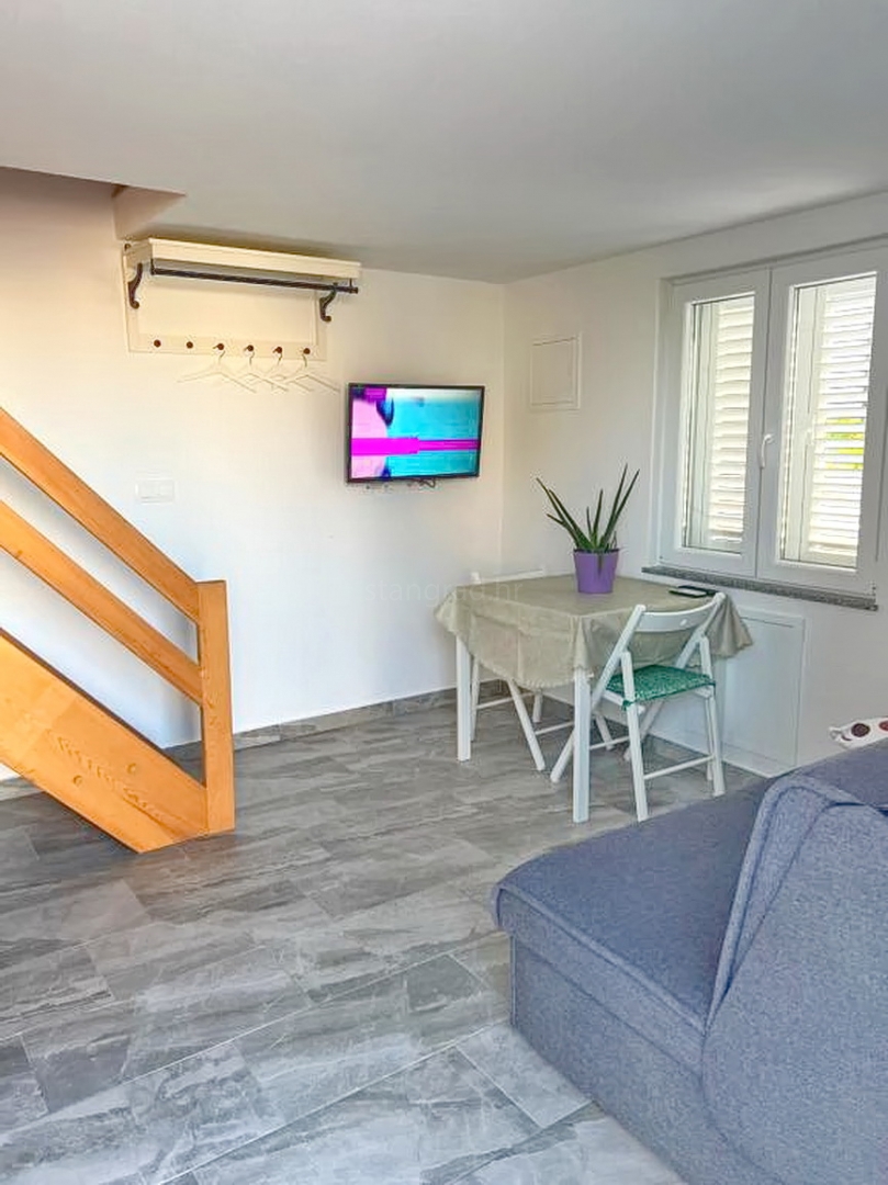 Omišalj, lussuoso edificio residenziale con appartamenti e attico!