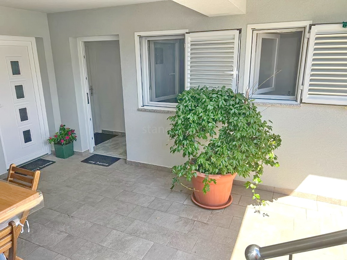 Omišalj, lussuoso edificio residenziale con appartamenti e attico!