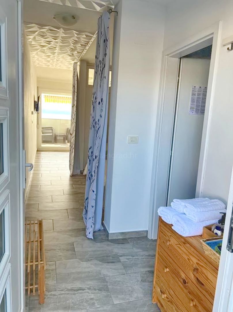 Omišalj, lussuoso edificio residenziale con appartamenti e attico!