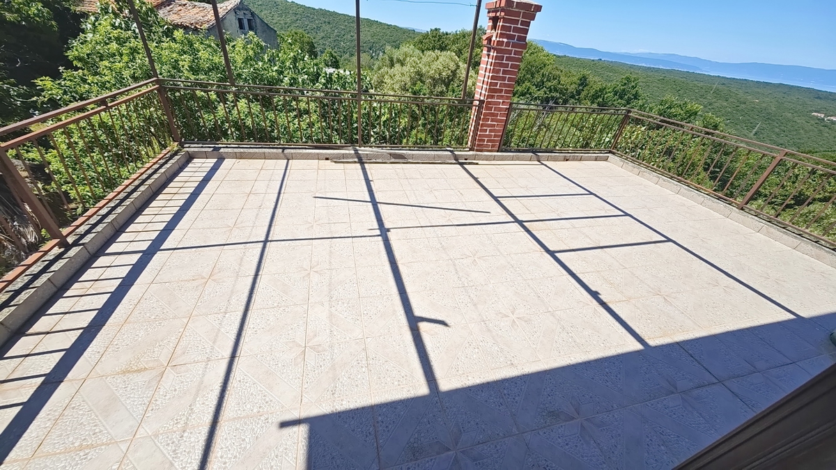 Dobrinj, casa indipendente con vista mare aperta!