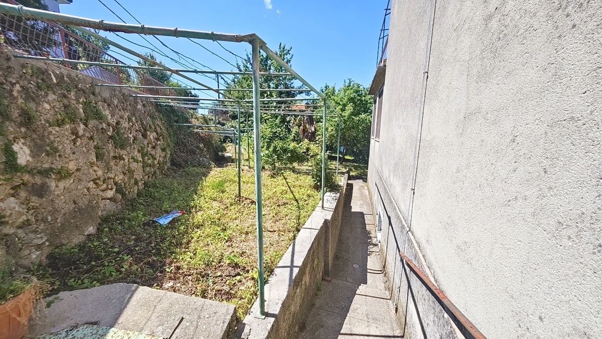 Dobrinj, casa indipendente con vista mare aperta!